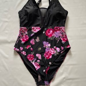 Cupshe one piece swim wear size L floral details red black color